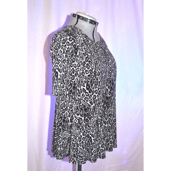 Torrid Animal Print Peplum top size 2x - Picture 2 of 8